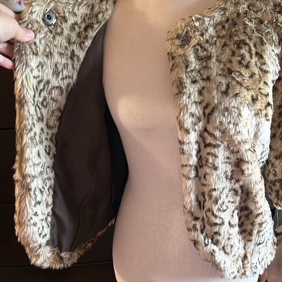 VNG Cheetah print faux fur formal coat in small medium. - Picture 6 of 10